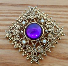 Vtg gold tone open scrollwork metal diamond shaped brooch w/ purple cabo... - $12.00