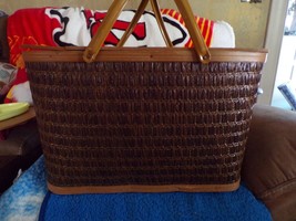 Vintage Burlington &quot;Hawkeye&quot; Retro Picnic Basket with accessories - $84.15