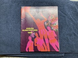 1969 HARLEM GLOBETROTTERS GAME PROGRAM BOOK AUTOGRAPHED SIGNED BY PLAYERS - €84,11 EUR