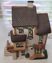 Victorian Village 6&quot;  Lighted Porcelain House Table Decoration Used VGC - £6.75 GBP