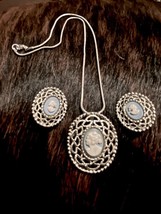 Vintage Sarah Cov Silver Tone Blue Cameo Brooch &amp; Clip Earring Set Signed - £22.81 GBP