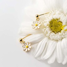 Daisy Flower Drop Earrings For Women Girls Small Daisy Flower Earrings Stud - £9.27 GBP