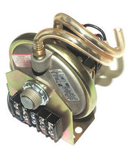 NEW DWYER SERIES 1824 VERTICAL DIAPHRAGM PRESSURE SWITCH WITH BRACKET 18... - $69.95