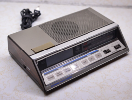 Vintage General Electric GE 7-4663A Electronic Dual Alarm Clock Radio BL... - $28.04