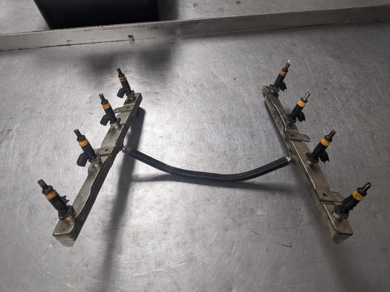 Fuel Injectors Set With Rail 11-13 Dodge Challenger SRT-8 6.4 05037479AB Hemi Item image 3