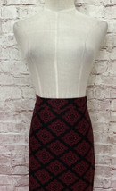 Melissa Paige Geometric Pencil Stretch Knee Skirt Size Medium Red Black - £20.32 GBP