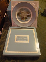  Avon 1977 Vintage & Retired Collector's Plate Series Carolers In The Snow - $10.00
