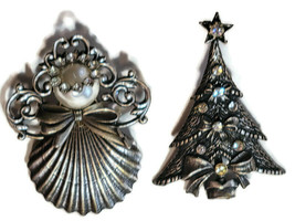 2 Christmas Holiday Fashion Brooch Pin Silver Tone Filigree Crystal Rhinestones  - £15.62 GBP