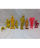 Lot Of (8) Vintage 1960s Plastic Figure Toys 1-3&quot; Orange Red Yellow  - $367.38 MXN