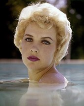 Stella Stevens beautiful portrait bare-shoulder swimming in pool 4x6 photo - $131.20 MXN