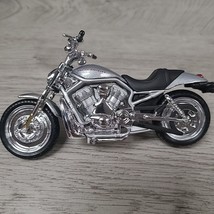 Maisto Harley Davidson Motorcycle Model Bike Hog 1:12 Open Box Silver - £7.04 GBP