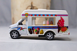 Kinsfun Softy Ice Cream Truck Diecast Model Food Truck Pull back Action Van - £5.38 GBP