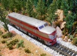 HO Scale: Athearn? Oldie Santa Fe Diesel Engine; Vintage Model Railroad Train - £42.96 GBP