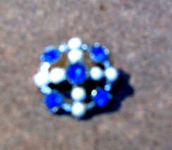 Vintage 60s Brooch in Silver Metal and Blue/White Rhinestones - £15.91 GBP