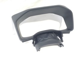 Speedometer Bezel OEM 2022 Mitsubishi Outlander - $470.66 MXN