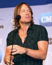 Keith Urban In Black T-Shirt By Microphone 16x20 Canvas Giclee - $69.99