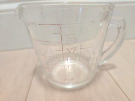 Vintage Pyrex 516 Glass Measuring Cup Red Lettering Closed D Handle - $12.86