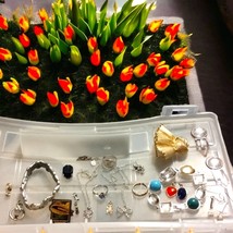 Really sweet vintage jewelry lot~lots of variety! - £35.04 GBP