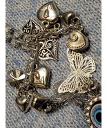 Silver love/butterfly charm necklace.C.2024. - $323.67 MXN