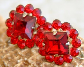 Vintage ruby red rhinestone earrings flower screw back thumb200