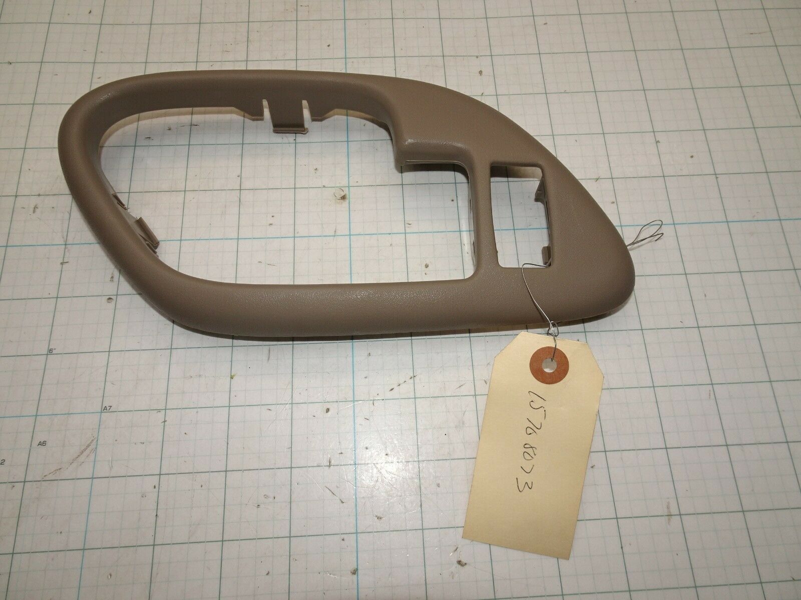 GM 15708073 Interior Trim Bezel for Door Handle Left LH OEM NOS General ... - $25.14