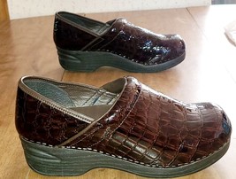 Croft &amp; Barrow Women’s Clogs 7 M Sole Sense Ability Brown Slip On Shoes - £22.27 GBP