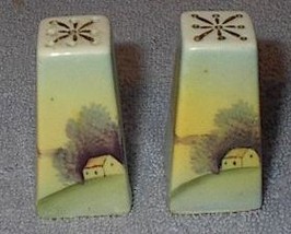 Japan Painted Small Pyramid Salt and Pepper Shaker Set - £5.45 GBP