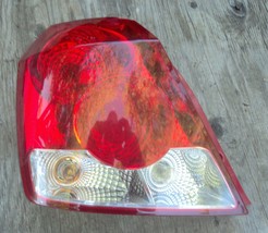 2004-2008 Chevy Aveo &gt;&lt; Taillight Assembly &gt;&lt; Left Side - £27.94 GBP