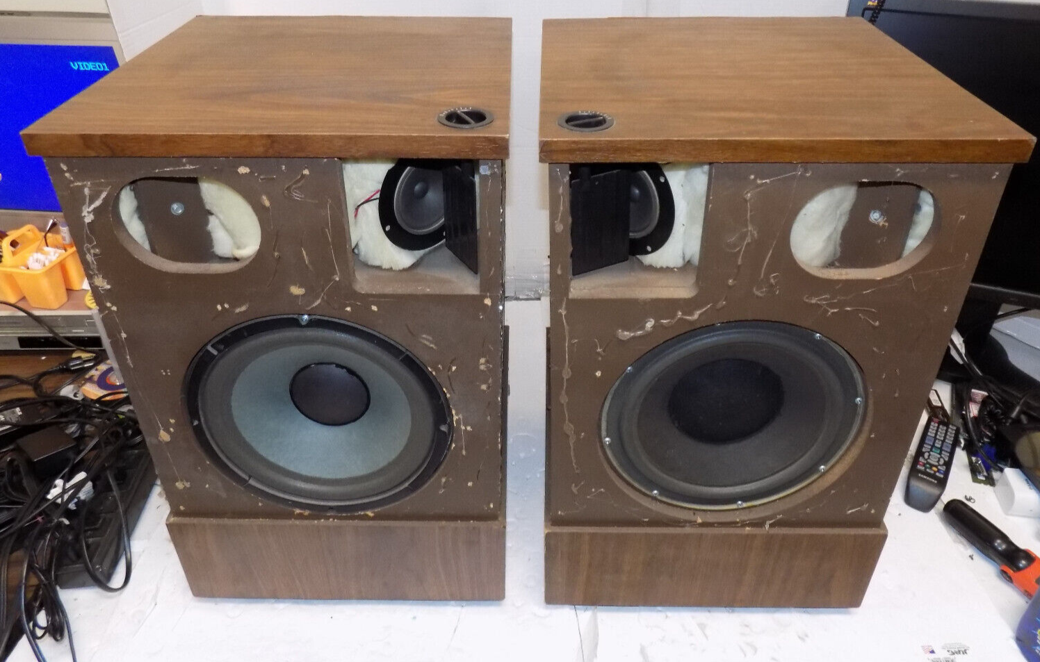 Vintage Pair of Bose 501 Speakers One Has Tweeter Issue  			