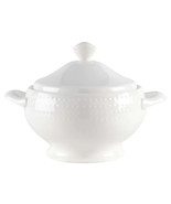 Mikasa Nellie Covered Casserole - $921.86 MXN