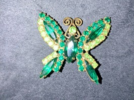 Vintage Juliana Prong Set Emerald Green Peridot Rhinestones Butterfly Br... - £60.27 GBP