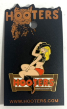 BALTIMORE, MD - HOOTERS SEXY COWGIRL WITH COWBOY HAT SITTING ON SIGN LAP... - £13.44 GBP