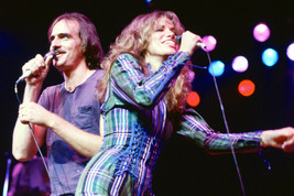 Carly Simon James Taylor In Concert 24X36 Color Photo Poster Print - £23.59 GBP