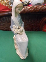 Beautiful Lladro Porcelain Lady With Flower Figurine..........Free Postage Usa - £73.95 GBP