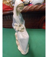 Beautiful LLADRO Porcelain LADY with FLOWER Figurine..........FREE POSTA... - £75.17 GBP