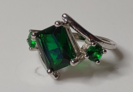 Beautiful 925 Sterling Silver With Large Green Stone Size 5.25 Ring - £31.97 GBP