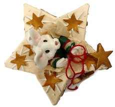 Merry Chrismouse In Gift Box Ornament by Kurt S Adler (Cream) - £13.14 GBP