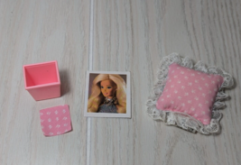 Mattel 1983 Barbie Dream Furniture Fashion Sofa Bed Pink Blue pillow tra... - $9.89