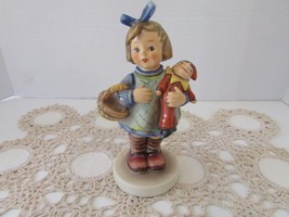 Hummel 422 Collector Club #7 Figurine Girl w/Jester Doll What Now? 5.75&quot; L1 - £19.85 GBP