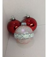 Set Of (3) Vintage Round Red And White Christmas Ornaments - $289.11 MXN