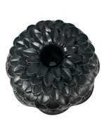 NORDIC WARE 10 Cup Chrysanthemum Bundt Cake Pan Black Non-Stick Flower H... - $527.58 MXN