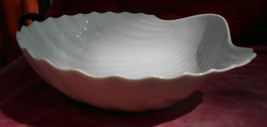 OTAGIRI WHITE SHELL SERVING BOWLS OCEAN PORCELAIN SEASIDE 9&quot; - £27.91 GBP