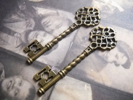 Key Pendants Antiqued Bronze Steampunk Charms Skeleton Key 68mm 2/5/10+ - £1.65 GBP+