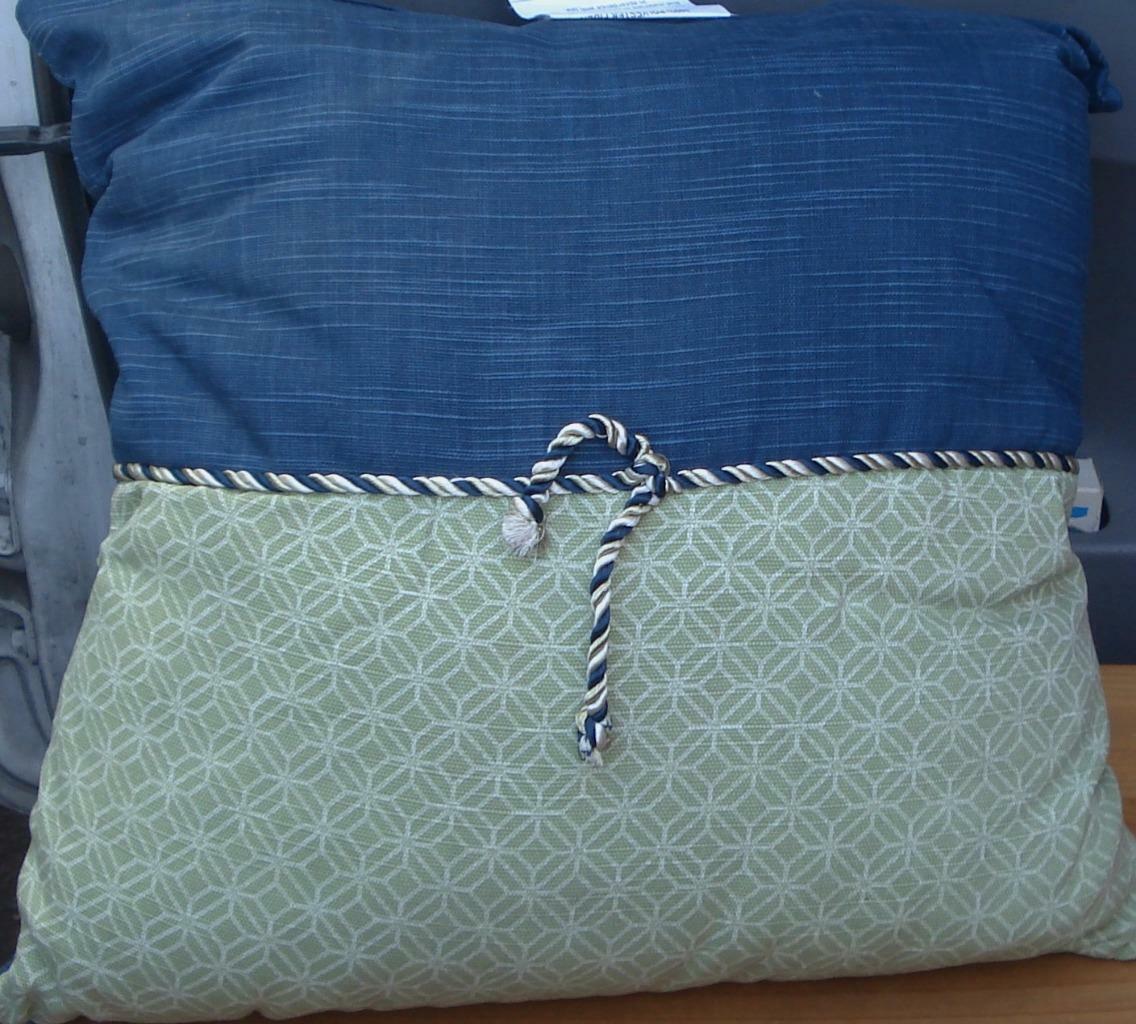 Cannon Decorative Pillow - Spencer Pattern - BRAND NEW WITH TAGS - GREAT COLOR - £15.81 GBP