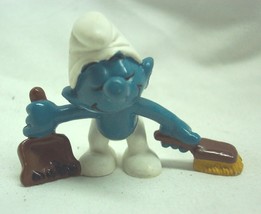 Vintage 1984 Schleich The Smurfs Smurf With Dust Pan 2&quot; Pvc Figure Figurine Toy - £14.64 GBP