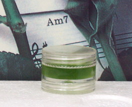 Yves Rocher Apple Aroma Manzana Picnic Gloss 2.6 Grams   - $9.99