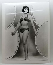 Yvonne Craig Yvonne Craig Photo 8&#39;&#39; X 10&#39;&#39; Inch Photograph - £36.20 GBP