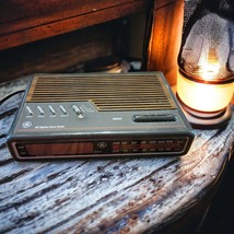 Vintage GE Alarm Clock Radio Digital AM/FM Model 7-4612A Brown Woodgrain... - £27.37 GBP