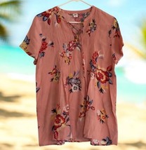 Old navy peach coral floral pleated front blouse Women’s Size M - $14.10