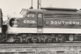 Southern Railway Railroad SOU #6909r E8A Electromotive Train Photo Atlan... - $9.49